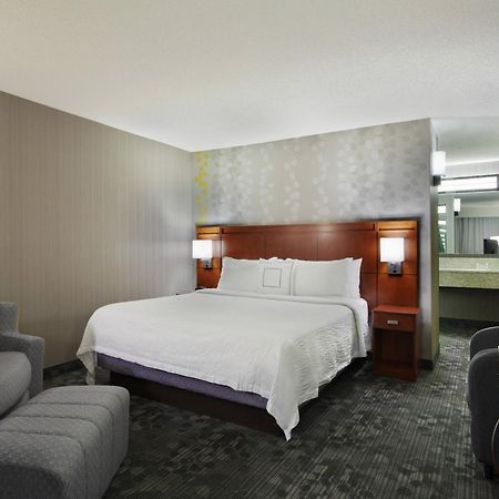 Courtyard Chicago St. Charles Hotel Saint Charles Bagian luar foto