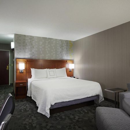 Courtyard Chicago St. Charles Hotel Saint Charles Bagian luar foto