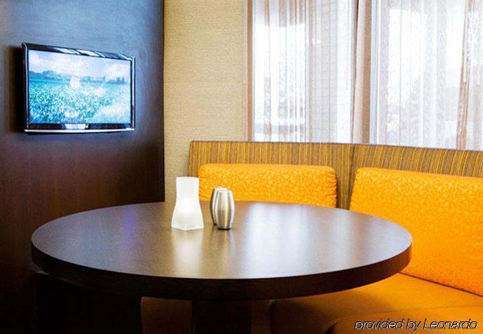 Courtyard Chicago St. Charles Hotel Saint Charles Bagian luar foto