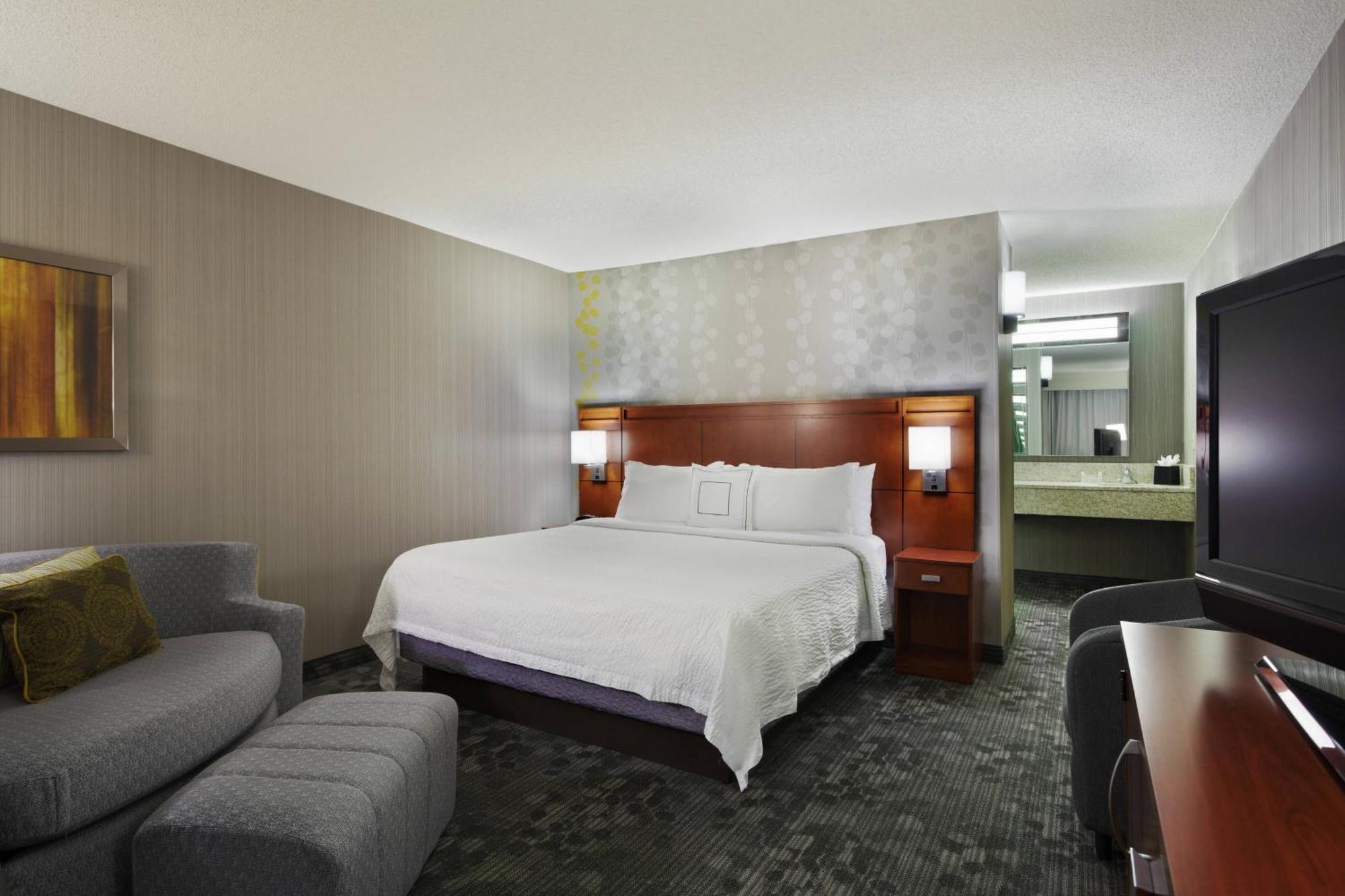 Courtyard Chicago St. Charles Hotel Saint Charles Bagian luar foto