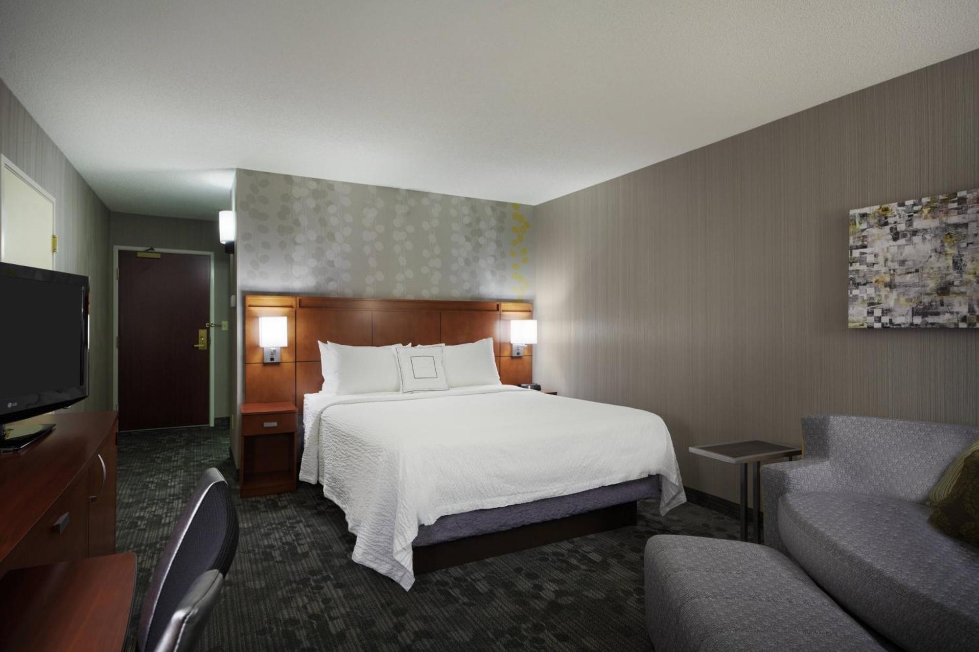 Courtyard Chicago St. Charles Hotel Saint Charles Bagian luar foto
